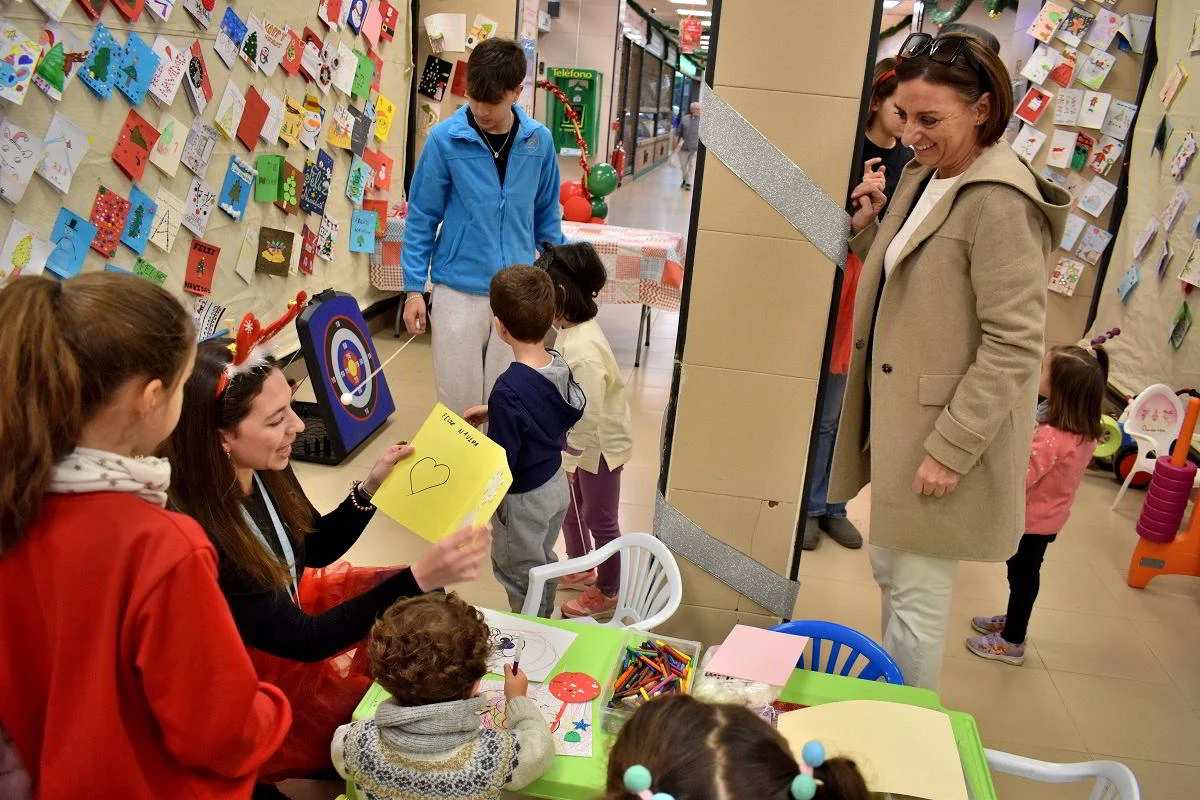 Celebrando la Navidad con Creatividad: Talleres Interactivos en el Mercado Municipal