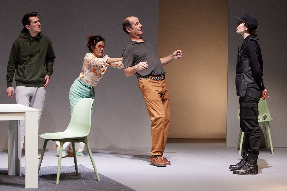 Risas y Suspicias: El Fin de Semana en el Auditorio con la Comedia ‘Una Redada Familiar’
