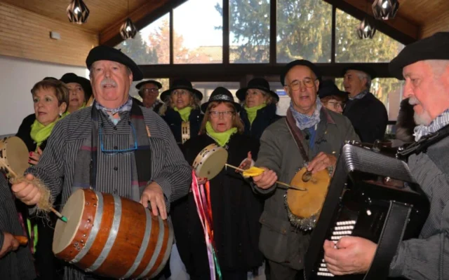 Tamajón se llena de amistad y folklore en su VII Certamen de Villancicos
