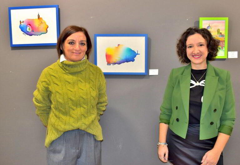 Explorando Fantasías y Feminidad: Cyntia Cerrato Presenta su Exposición de Cuentos y Protagonismo Femenino