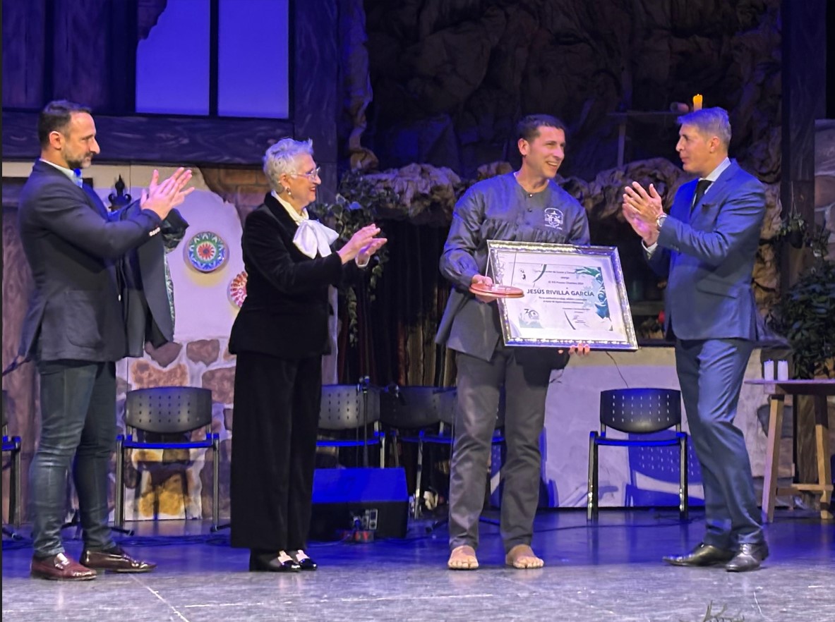 Jesús Rivilla Honrado con el Prestigioso Premio Chambra en la Edición 2024 del Festival de la Asociación Folclórica Fuente Agria