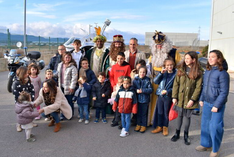 Llegada mágica de los Reyes Magos a Puertollano: Una nave de ‘Deimos’ trae esperanza e ilusión