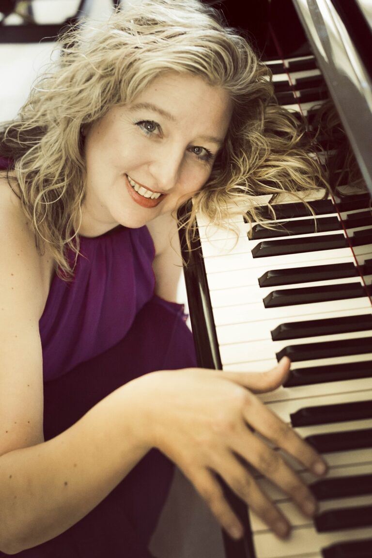 Triada Pianística Brillante: Mariana Gurkova, Esperanza Martín y Juanjo Mudarra Encantan en el Ciclo de Piano del Conservatorio Pablo Sorozábal