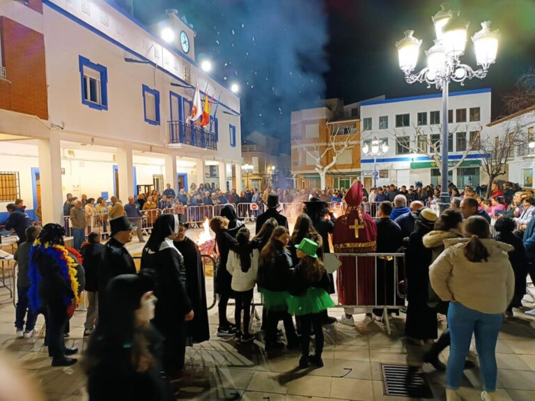 Máscaras, comparsas, desfiles, baile y entierro de la sardina para disfrutar del Carnaval Aldeano 2025