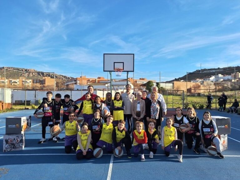 amiab Puertollano comparte las instalaciones deportivas con la parroquia San Juan Bautista