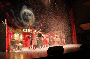 Carnaval de Puertollano: El Auditorio Pedro Almodóvar cobra vida con el encanto de chirigotas y comparsas