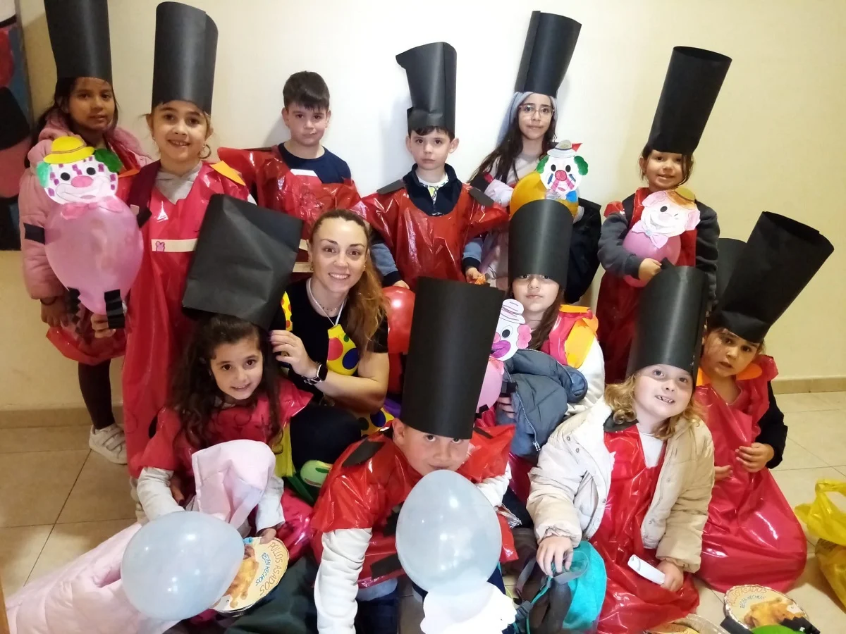 El Centro de Juventud vibra de alegría: Más de cien niños celebran el carnaval en creativos talleres para escolares