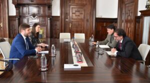 El Gobierno Regional Presenta Iniciativas de Renfe para Optimizar la Movilidad en Zonas Urbanas y Rurales