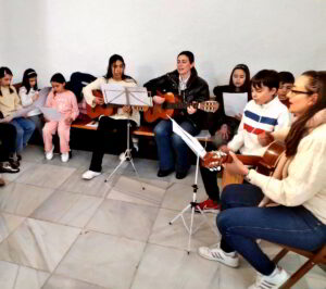 Gran fiesta en San José: De carreras y juegos a una ruta senderista, actos de fe y macarronada en el destacado día del colegio