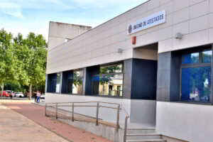 Imponen multa de 1.500 euros a mujer por dejar a su perro vagar sin hogar en Fraternidad