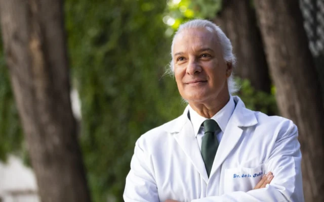 La beautiful people de Marbella vibra con los tratamientos de rejuvenecimiento biológico del Dr. de la Peña