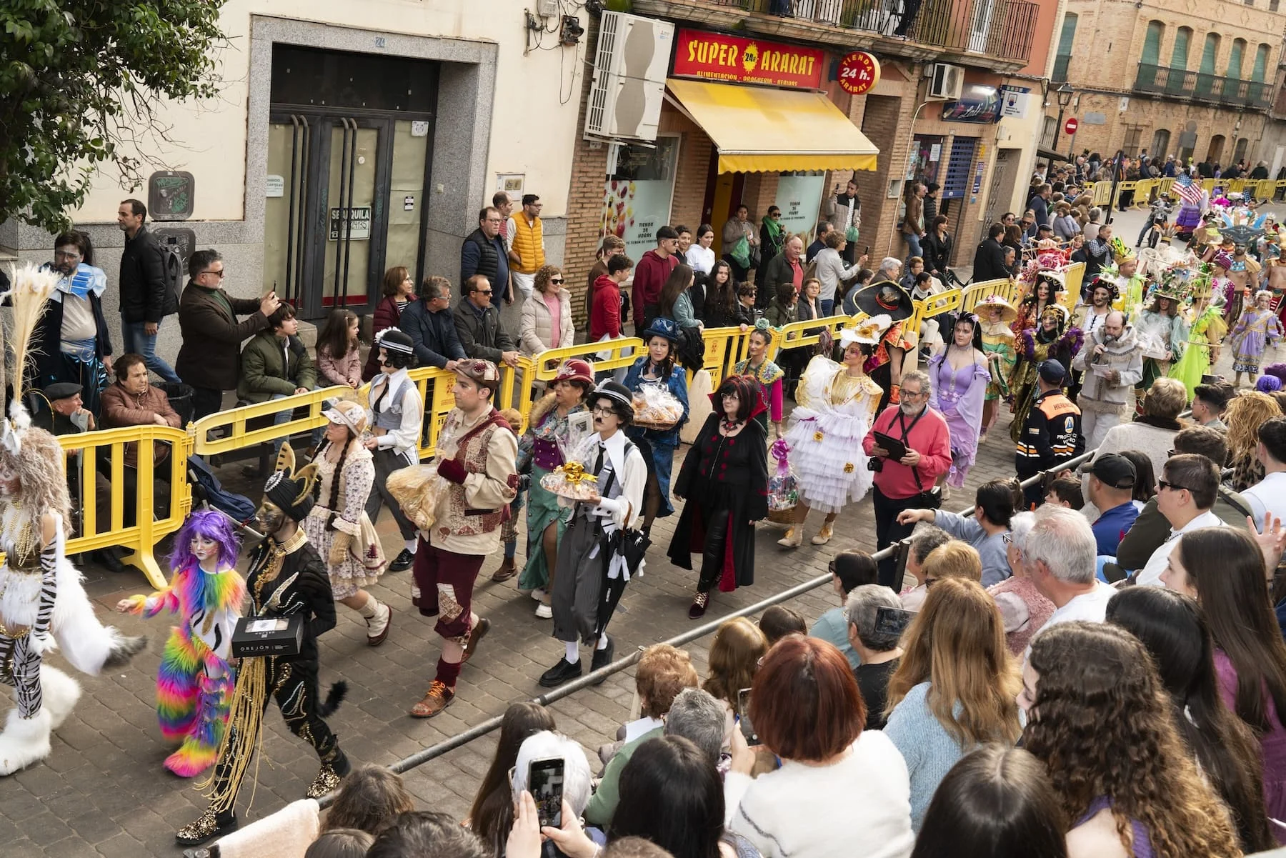 Herencia cierra su Carnaval 2025 con un Desfile del Ofertorio multitudinario y lleno de creatividad
