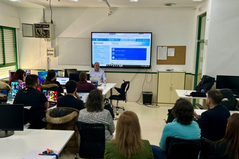 El subdelegado del Gobierno en Ciudad Real conoce el proyecto educativo “REAlizando tu futuro”