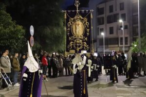 Devoción y Costumbres: Una Tarde de Jueves Santo Llena de Fervor