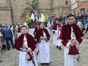 Domingo de Ramos Resplandece con la Procesión del ‘El Borriquillo’ y el ‘Niño Jesús’ a Pesar de la Lluvia