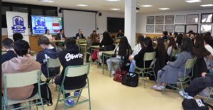 El Alcalde atiende las inquietudes de los jóvenes del Instituto Fray Andrés
