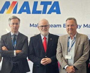 El gobierno de Castilla-La Mancha celebra la planta piloto del ISFOC de Puertollano para almacenamiento de energía de larga duración