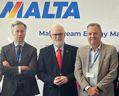 El gobierno de Castilla-La Mancha celebra la planta piloto del ISFOC de Puertollano para almacenamiento de energía de larga duración