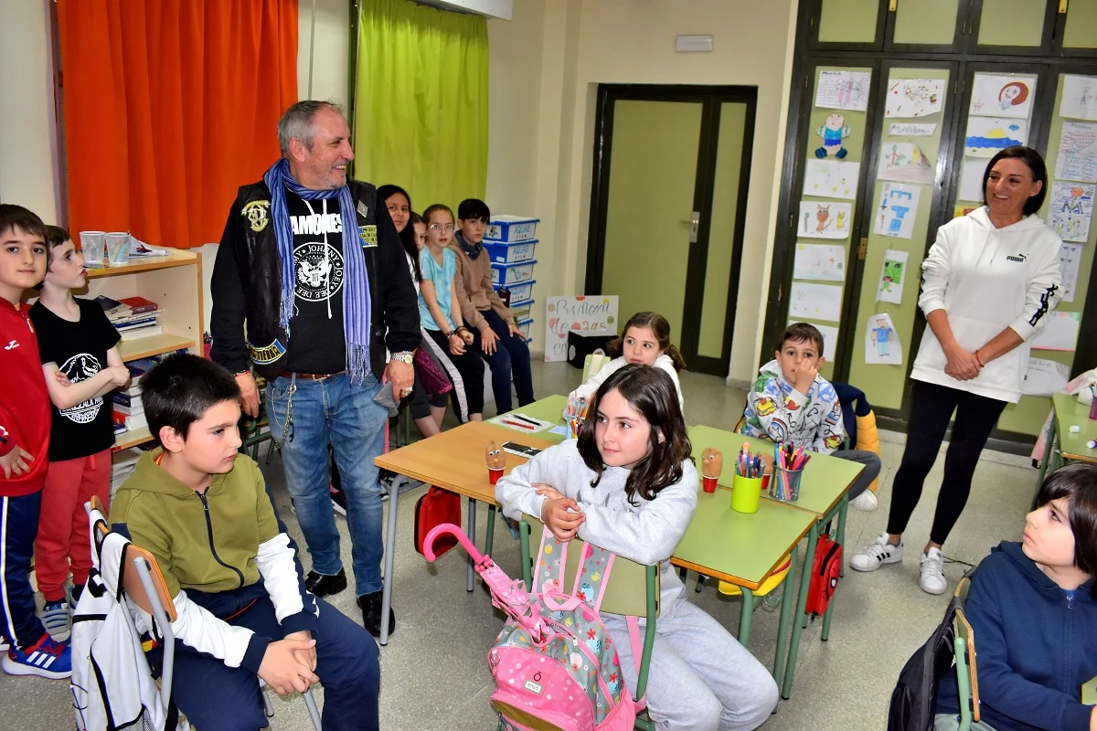 Raúl Menasalvas desvela a estudiantes del Gonzalo de Berceo los secretos y la importancia histórica del mercado