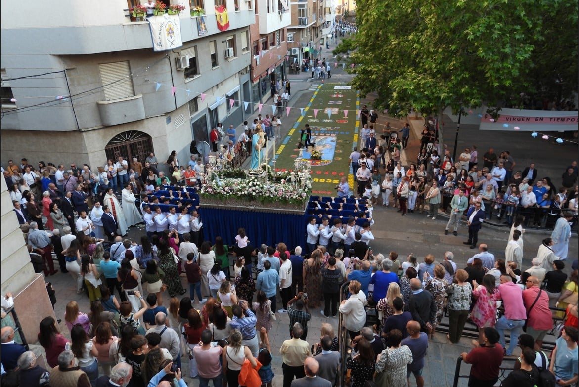 Celebración de la Devoción y Fé: La Familia Salesiana se Reúne para Honrar a María Auxiliadora