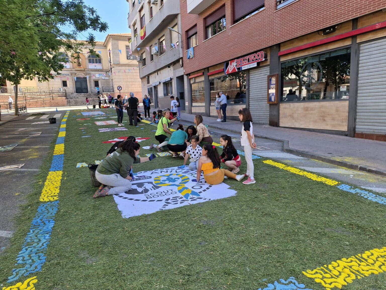 Cincuentenario del Scouts Bosco: Tributo a María Auxiliadora con el Tradicional Manto Floral