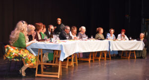 Risas con Causa: El Taller de Teatro de la Asociación de Amas de Casa Organiza una Función Benéfica