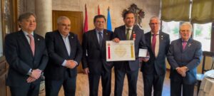 Valverde recibe la Medalla de Oro al Mérito Profesional del Consejo General de Relaciones Industriales