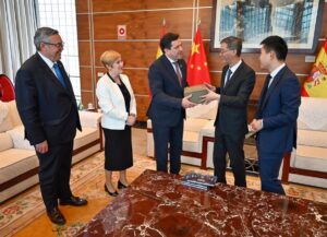 Valverde tiende puentes para posicionar el vino y productos de Ciudad Real en el mercado chino
