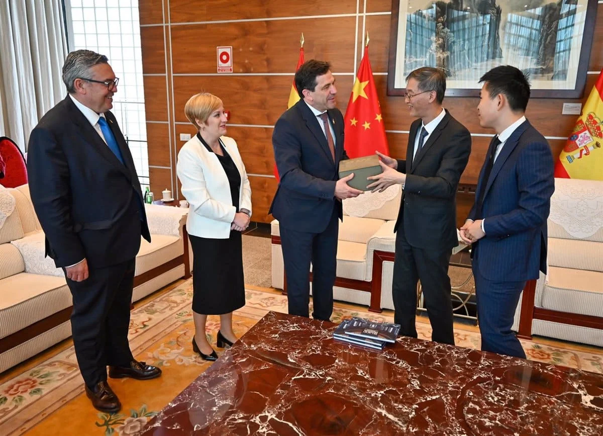 Valverde tiende puentes para posicionar el vino y productos de Ciudad Real en el mercado chino