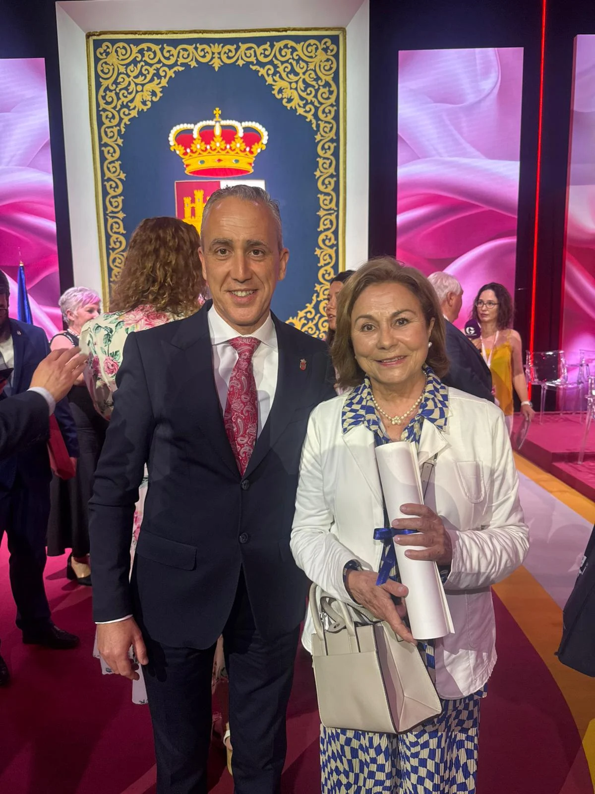 Dos Hijas de Puertollano Reciben el Título de Hijas Predilectas de Castilla-La Mancha en Presencia del Alcalde