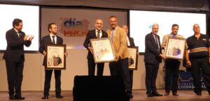 El Alcalde de Puertollano Recibe el ‘Quijote de la Provincia’ en Reconocimiento a su Gestión Durante el Apagón Eléctrico Histórico