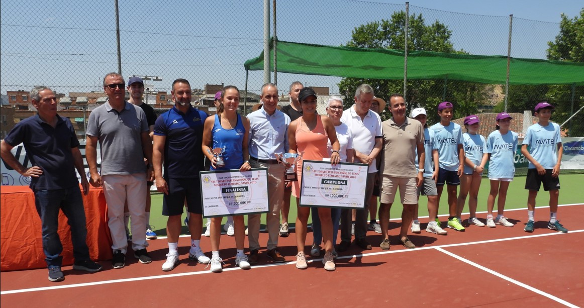 Entrega de Trofeos por el Alcalde Miguel Ángel Ruiz a Finalistas del VIII Trofeo Internacional Femenino Santo Voto