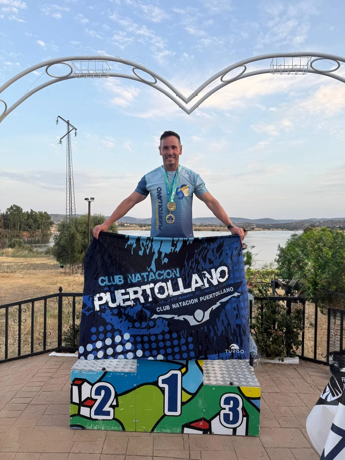 Fran Tamaral conquista la categoría máster 50 en el Campeonato de Aguas Abiertas de Andalucía y se lleva el trofeo de la Copa Diputación de Córdoba