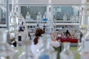 Plazo abierto del 24 de junio al 21 de julio para solicitar ayudas para contratos de investigadores doctores.