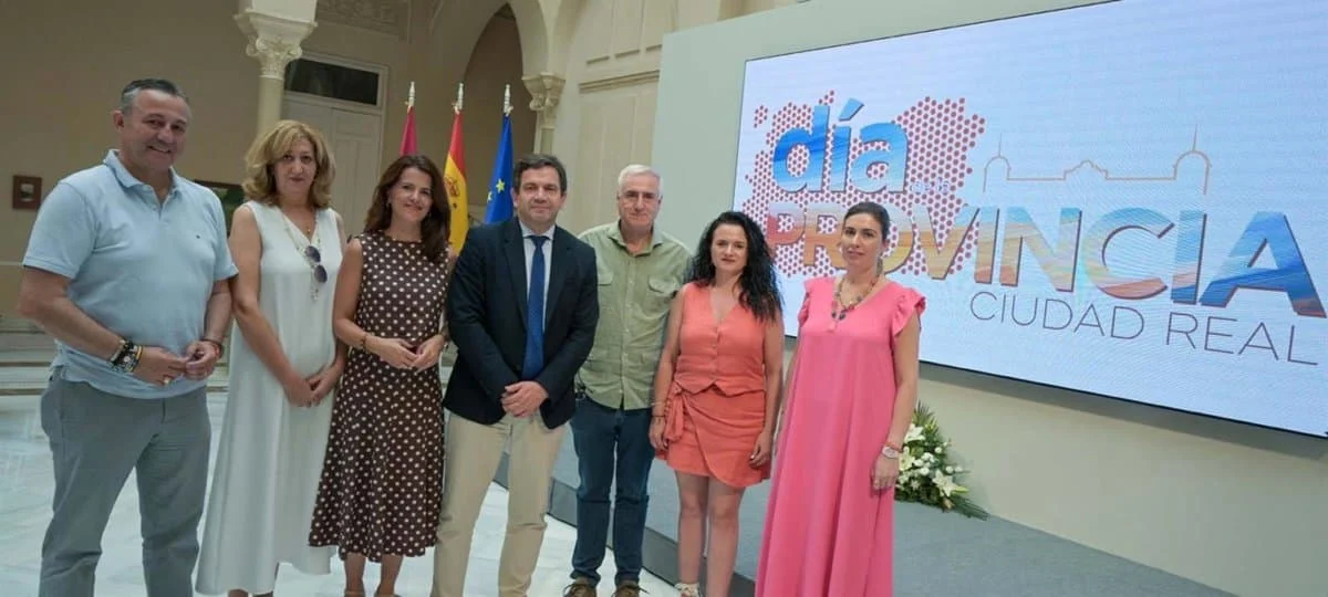 Reconocimiento a varios ayuntamientos, la UCLM, Asaja y el Balonmano Caserío en el Día de la Provincia de Ciudad Real