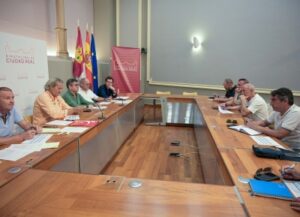 El Vicepresidente de Deportes Participa en el Sorteo del Trofeo Diputación para Segunda y Tercera RFEF