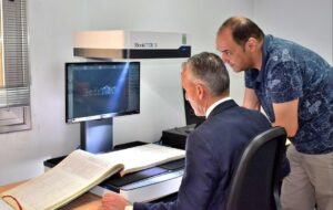 Innovación en la preservación histórica: El Ayuntamiento implementa un escáner cenital de vanguardia en el Archivo Municipal