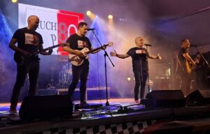 La Fiesta de la Cerveza arranca al ritmo de los mayores éxitos de los años 80