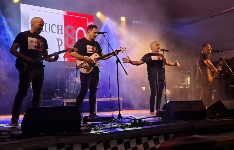 La Fiesta de la Cerveza arranca al ritmo de los mayores éxitos de los años 80