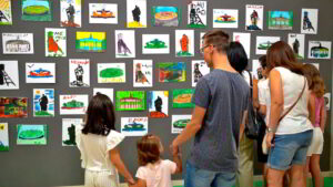 Escolares ilustran el legado arquitectónico en la exposición centenaria de los monumentos icónicos de la ciudad