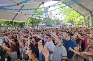 Las fiestas se encienden con el toque rebelde de «Los Inhumanos»