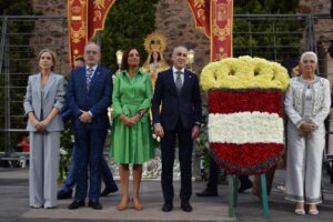 Miles de Pétalos en Honor a la Virgen de Gracia: Puertollano Celebra con Devoción y Colorido