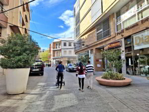 El Ayuntamiento Implementará Nuevas Regulaciones para Patinetes: Seguro Obligatorio, Uso de Casco y Restricción de Circulación a Calzadas