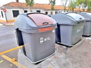 Medio Centenar de Contenedores Marrones Listos para Recibir Restos de Comida Orgánica