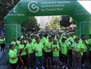 Puertollano muestra su solidaridad en la lucha contra el cáncer durante la emotiva V Marcha del Color Verde Esperanza