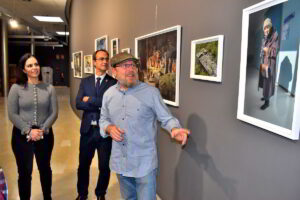 Explorando los Mundos Ocultos: Cuarenta Instantáneas de los ‘Robinsones de Babia’ por Pedro Higueras