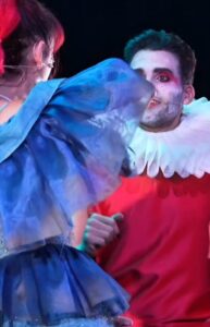 KAIRÓS E IMPROVIVENCIA TRIUNFAN EN EL AUDITORIO DE PUERTOLLANO CON UNA VELADA LLENA DE IMPROVISACIÓN, MAGIA Y ARTE TEATRAL