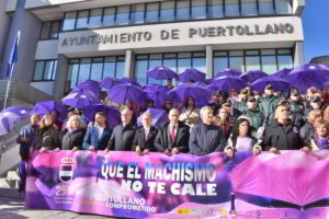 Puertollano se tiñe de morado: Paraguas contra el machismo inundan sus calles