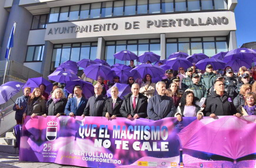Puertollano se tiñe de morado: Paraguas contra el machismo inundan sus calles