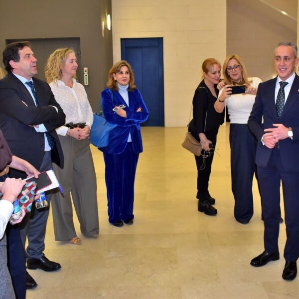 Ángela Vallvey y la Eterna Relevancia de las Mujeres del Quijote en la Identidad Femenina Contemporánea